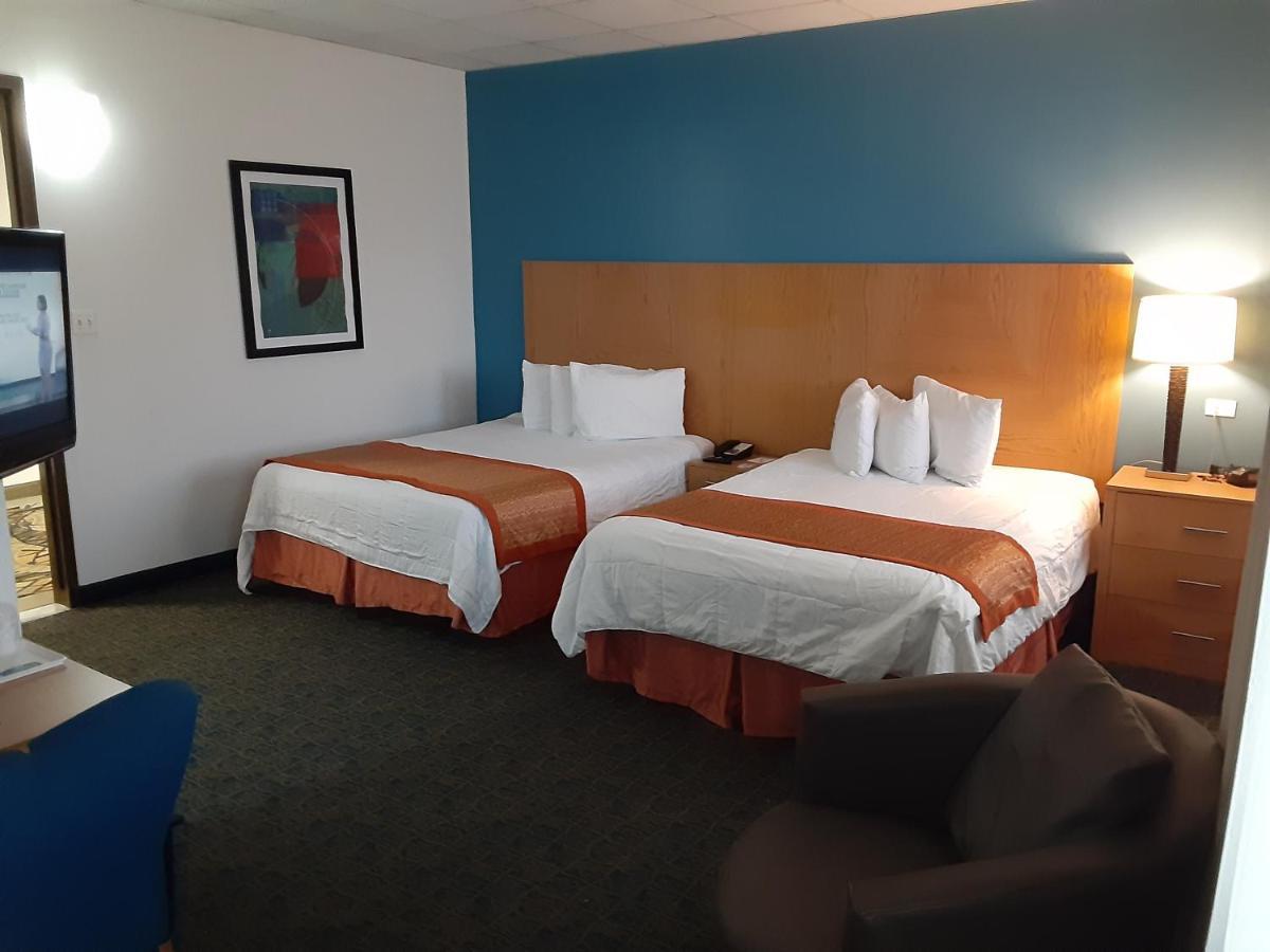 Howard Johnson By Wyndham San Juan Centro Cardiovascular Exterior photo